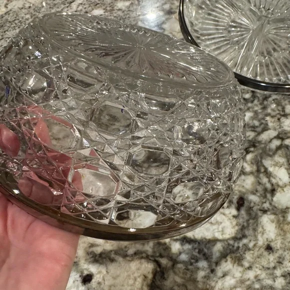 Cut Glass Starburst Serving Bowl- Clear Glass - Picture 4 of 5